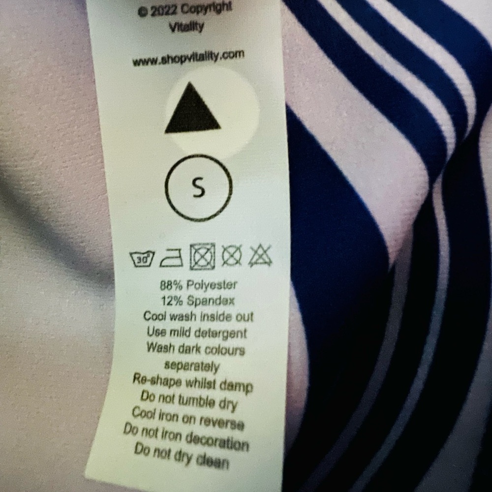 Vitality Cosmopolitan purple Supportive sports Bra with Adjustable Straps - Picture 3 of 5